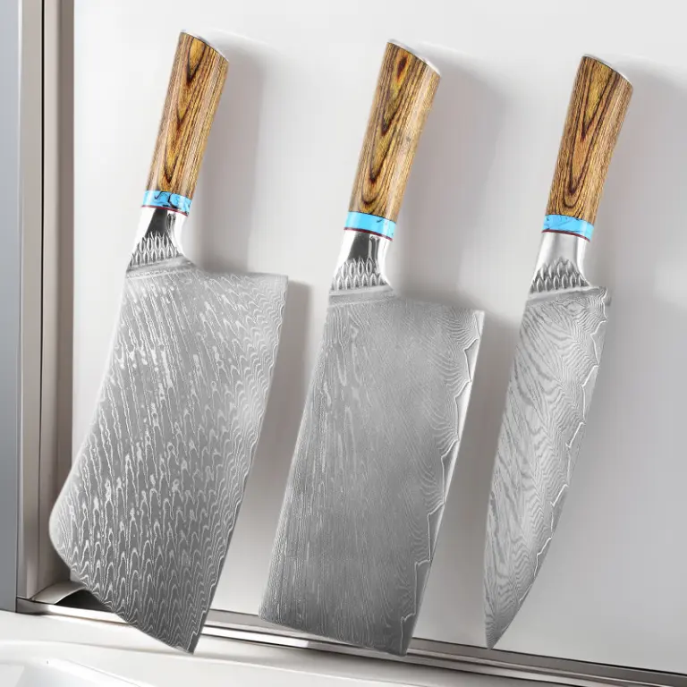 Наборы из трех кухонных ножей.