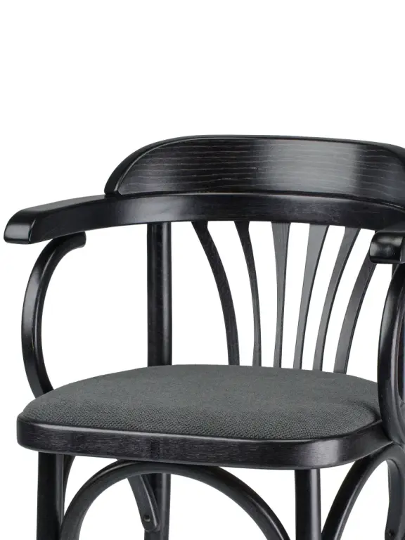 Стулья венские деревянные.